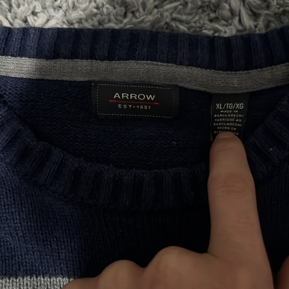 Arrow Brand XL Sweater - Picture 2 of 2